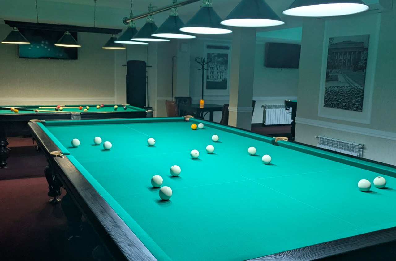 Інтер'єр більярдного клубу '12 Футів'